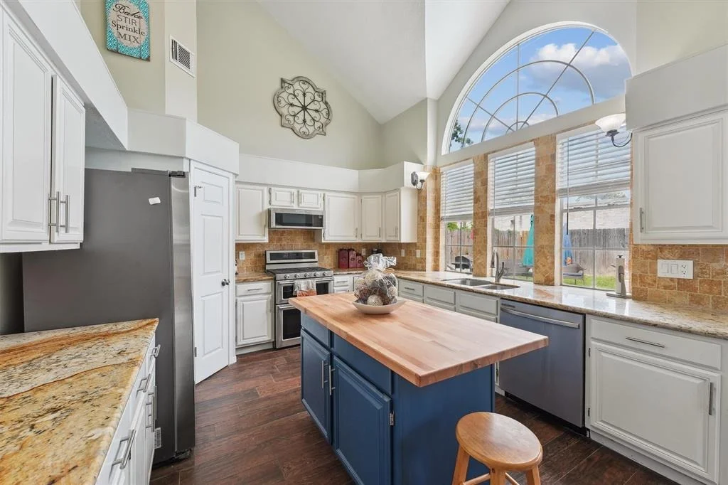 Photo of 16023 Lakestone Drive