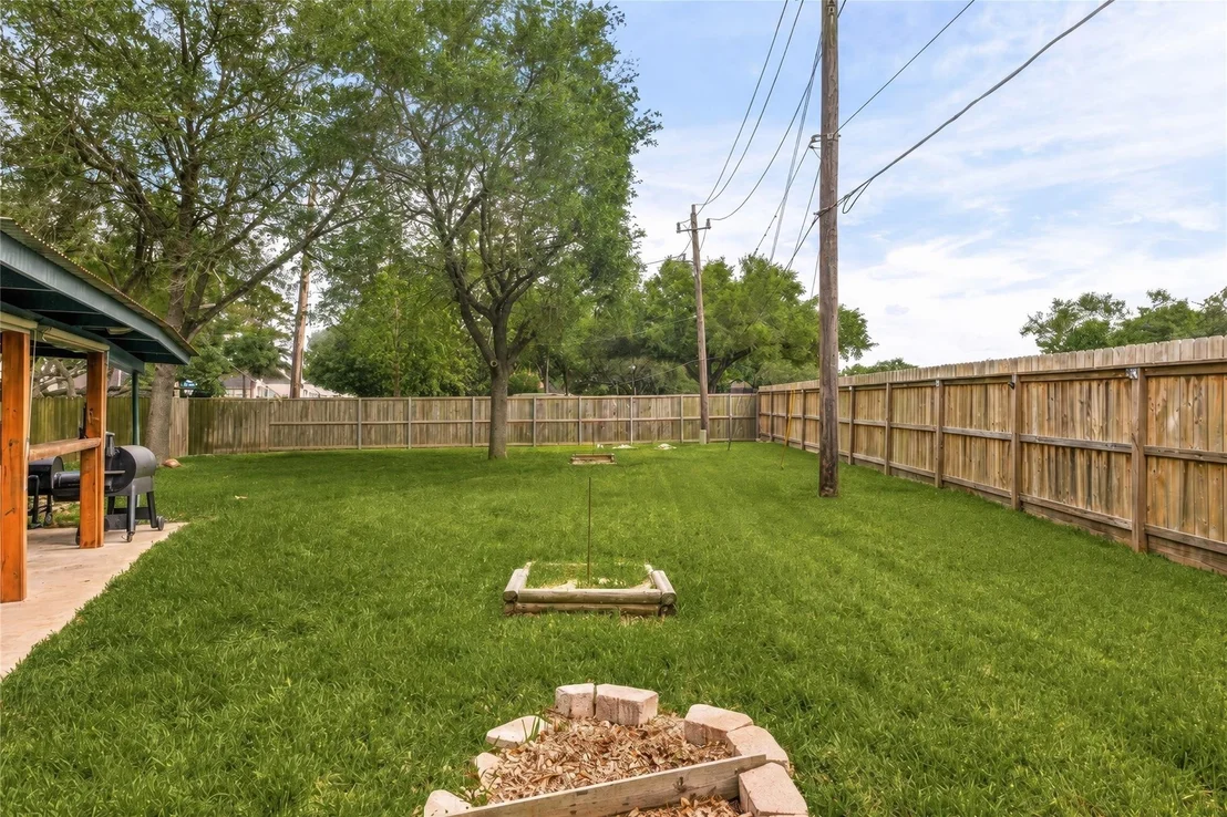Photo of 1103 Pinecroft Drive