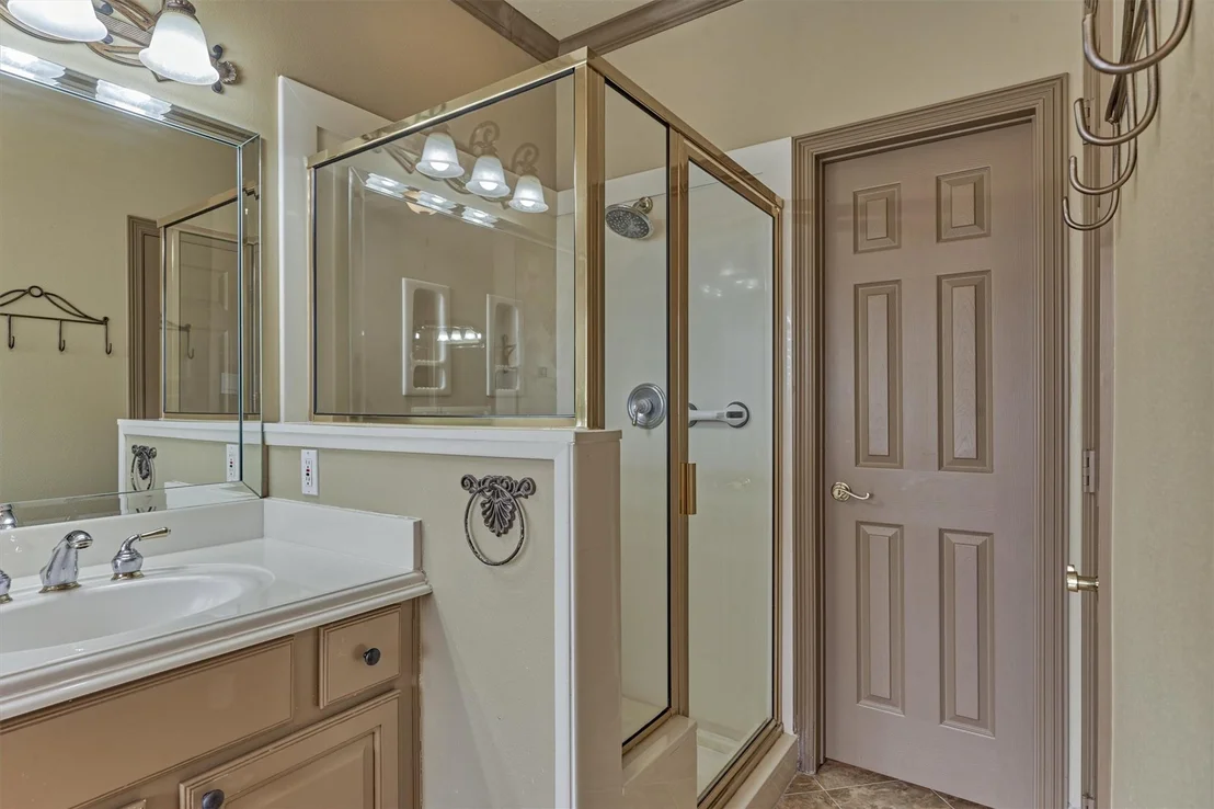 Photo of 111 S Castlegreen Circle
