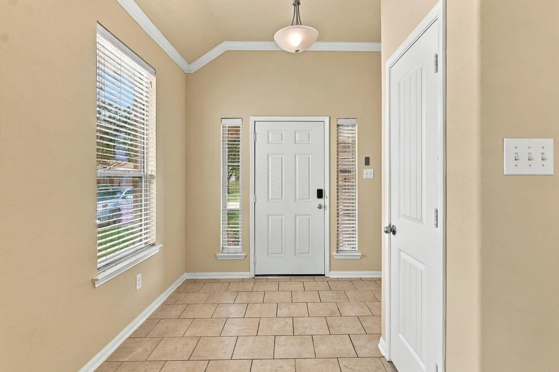 Photo of 8117 E Pine Creek Bend