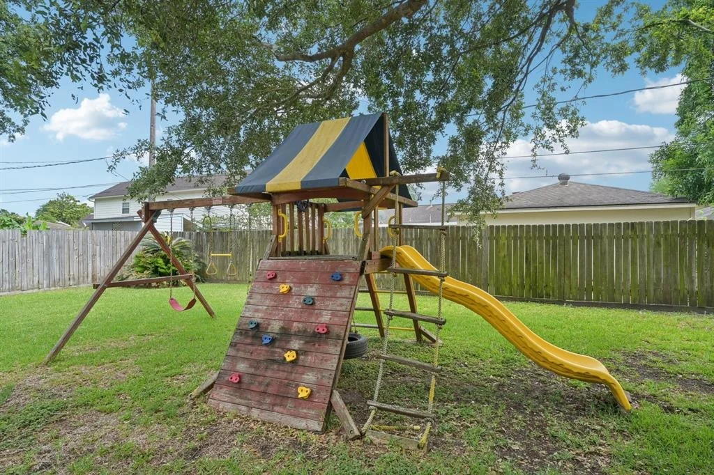 Photo of 8915 Roos Road