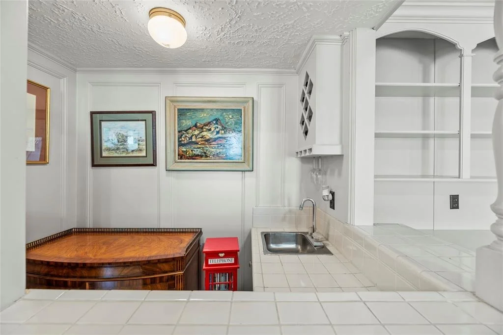 Photo of 922 Montview Drive