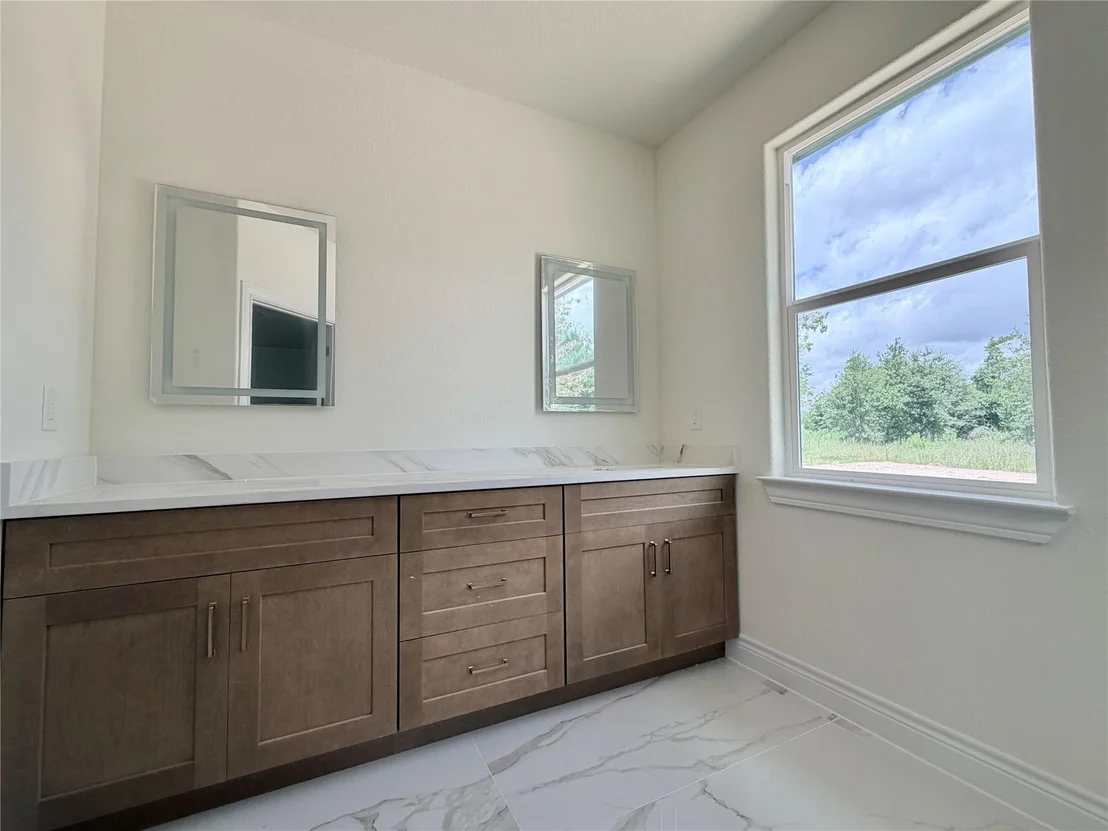 Photo of 1215 Road 5203