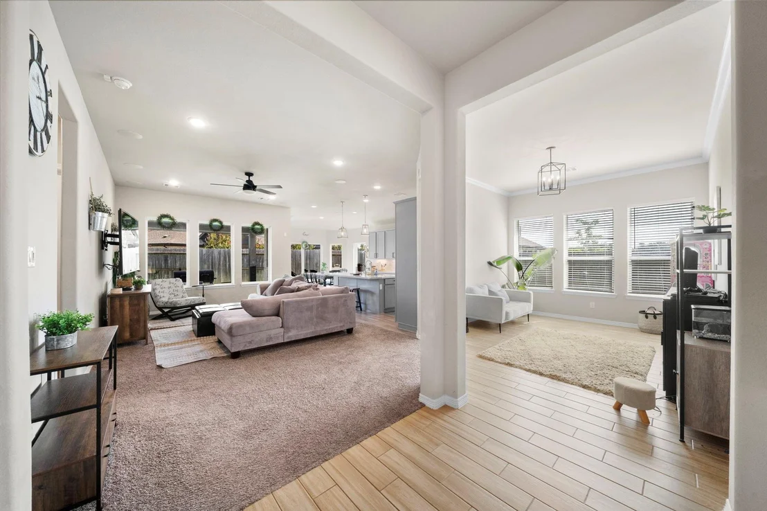 Photo of 10927 Crestwood Point Circle