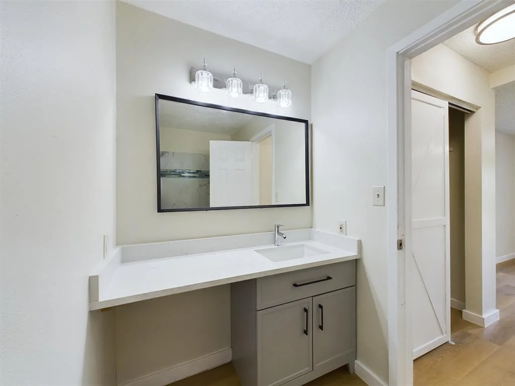 Photo of Unit 13A at 2501 Gulf Freeway