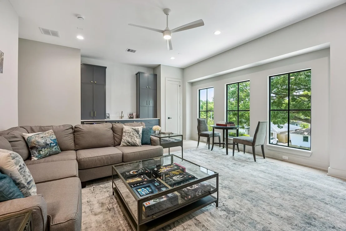 Photo of 2214 Chantilly Lane