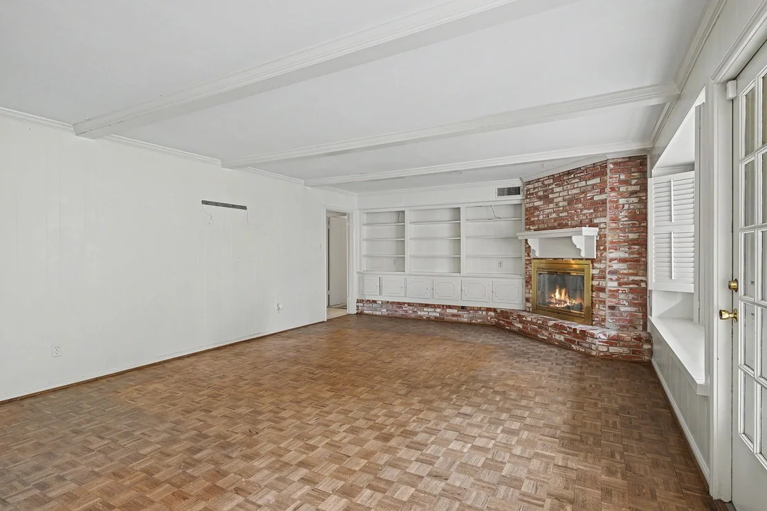 Photo of 7827 Meadowbriar Lane