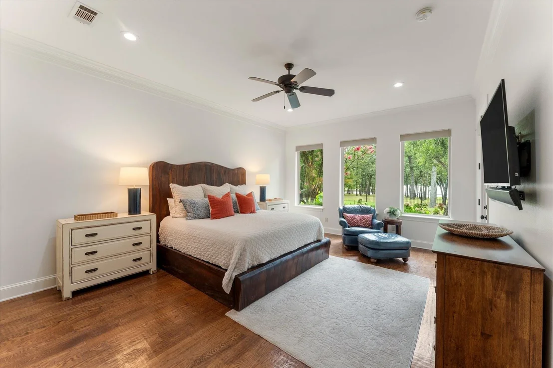 Photo of 940 Private Road 5980