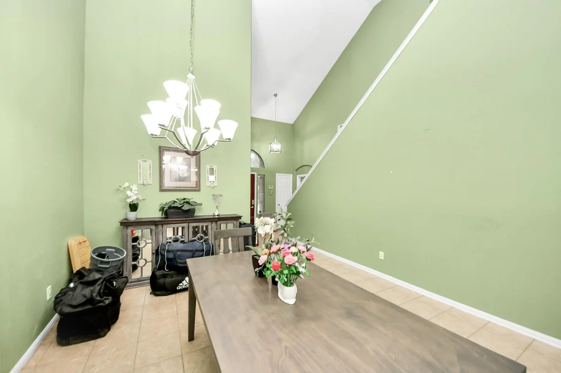 Photo of 922 N Sky Drive