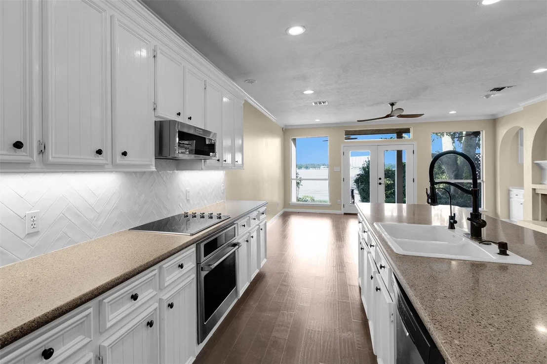 Photo of 1130 Lake View Drive