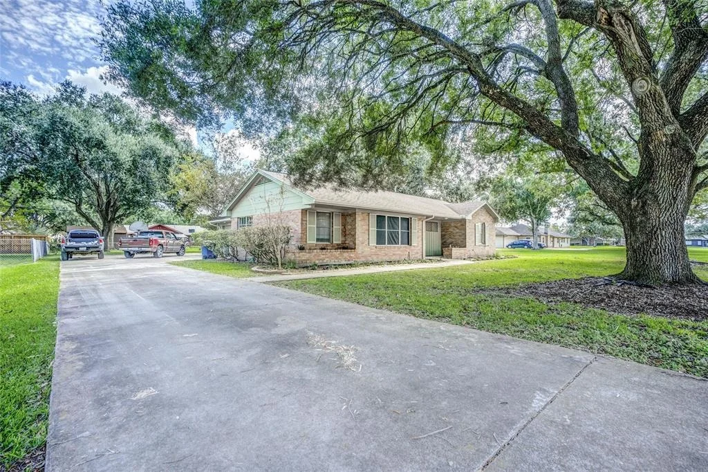 Photo of 1425 Damon Street