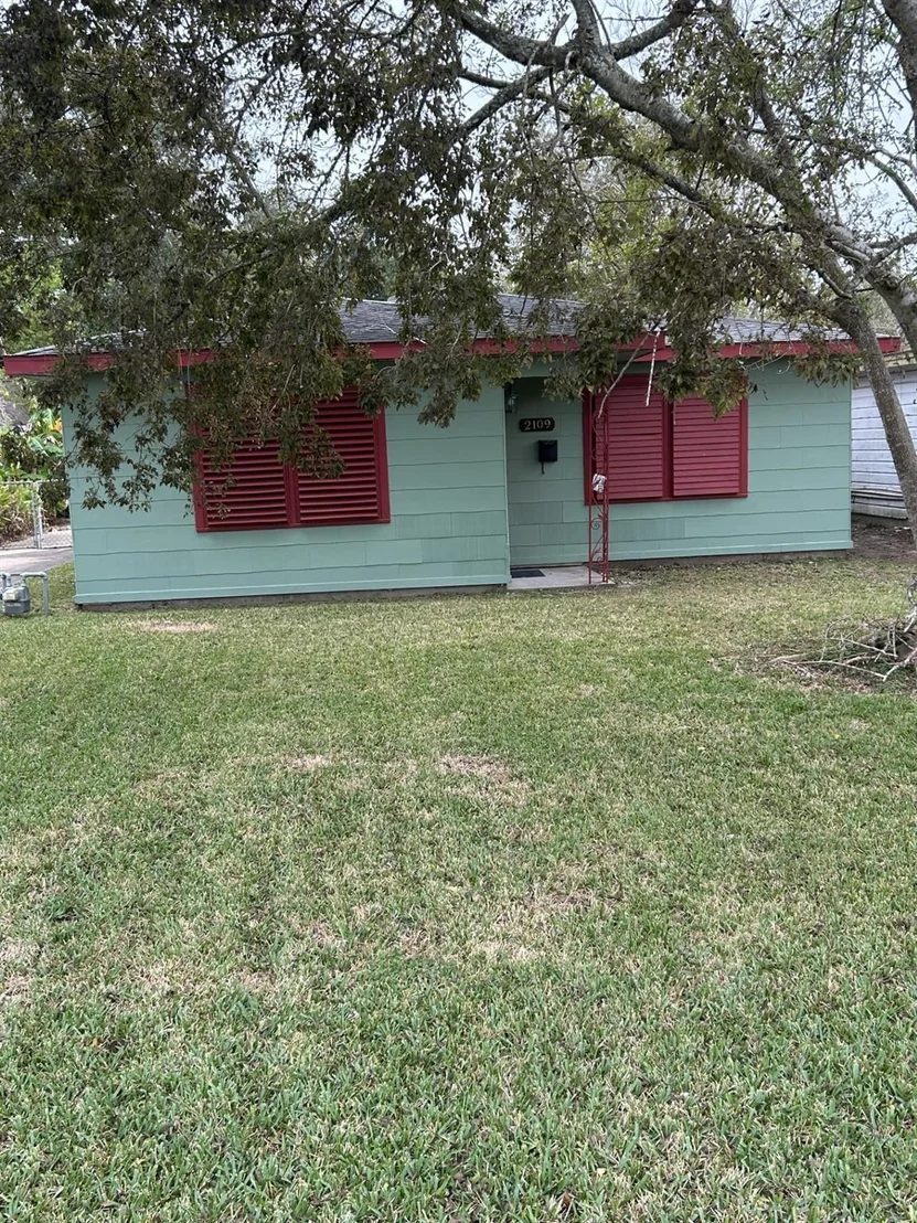 Photo of 2109 Briar Lane