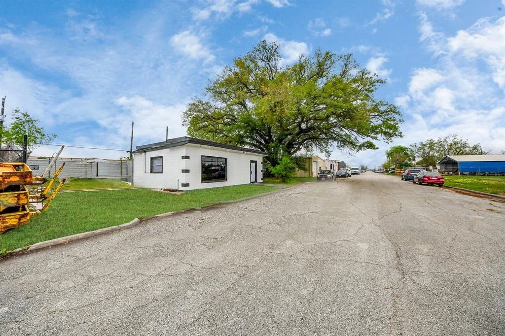Photo of 8330 Lockheed Avenue