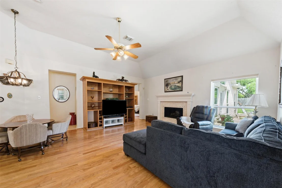 Photo of 7114 Centre Oaks Drive
