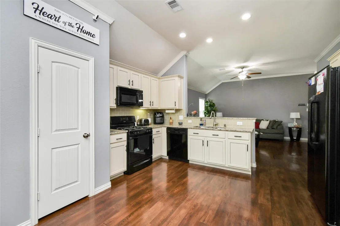 Photo of 652 Maple Point Drive E