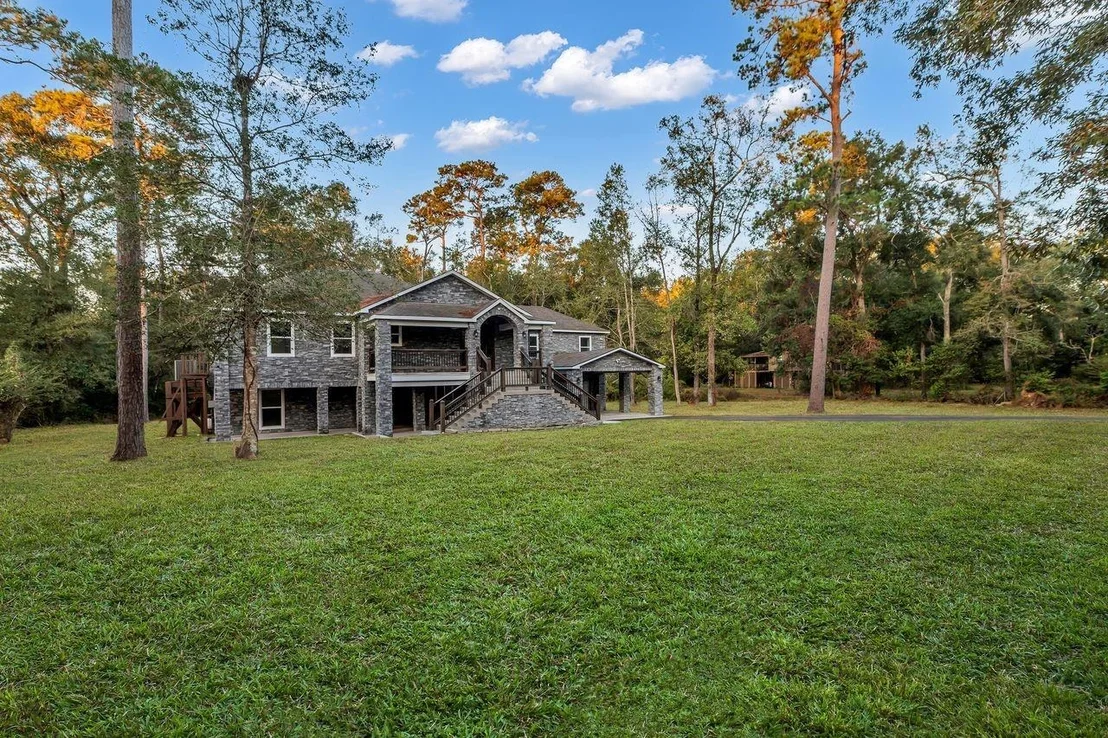 Photo of 83 White Oak Drive N
