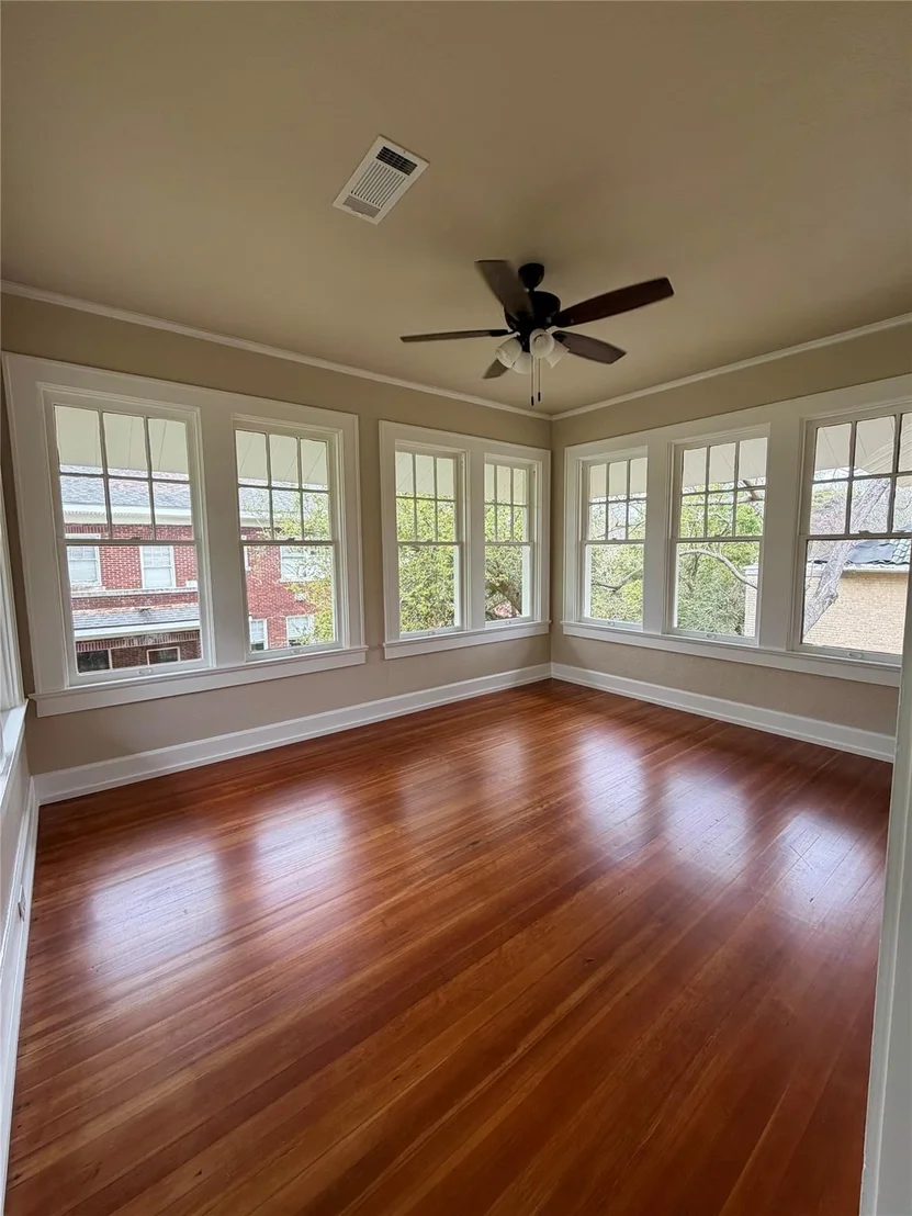 Photo of 2149 Lakeshore Drive