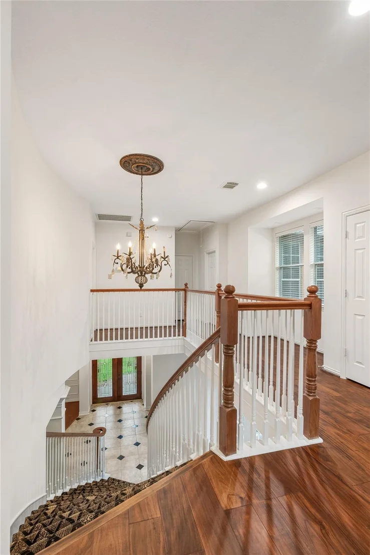 Photo of 187 E Lansdowne Circle