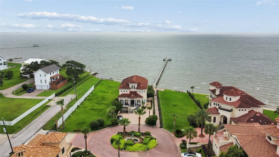Photo of 537 Villa Drive