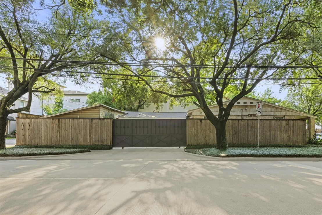 Photo of 2201 Bartlett Street