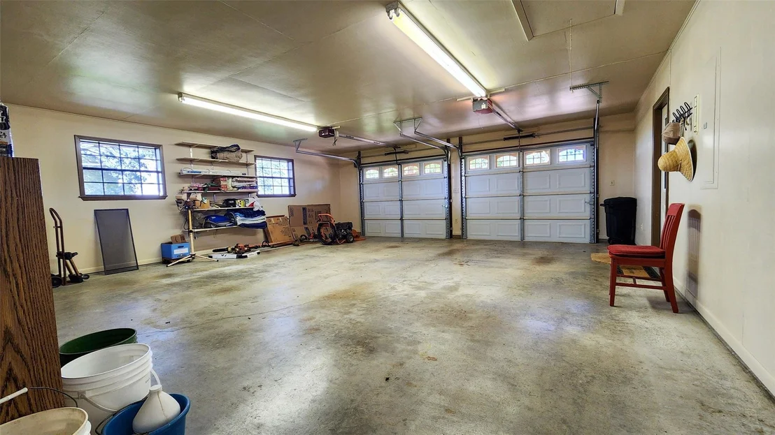Photo of 847 Oliver Road
