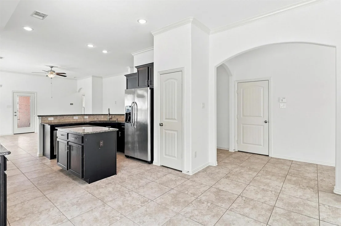 Photo of 637 Maple Point Drive E