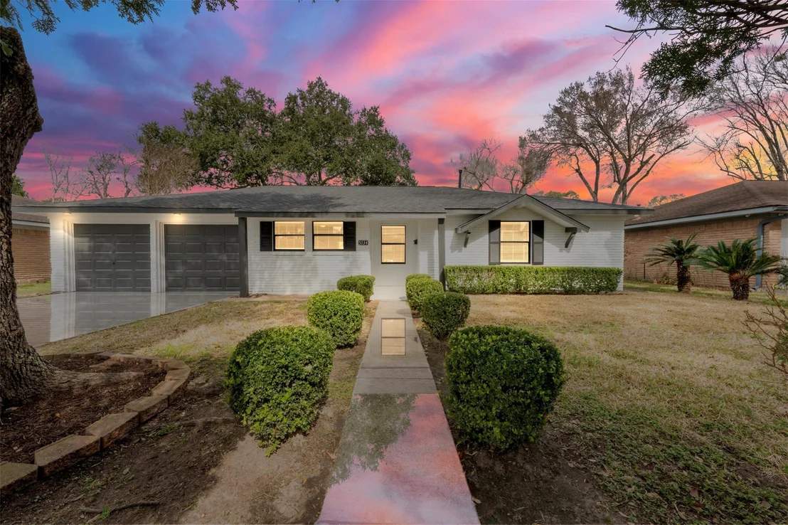 Photo of 5734 Farwell Drive
