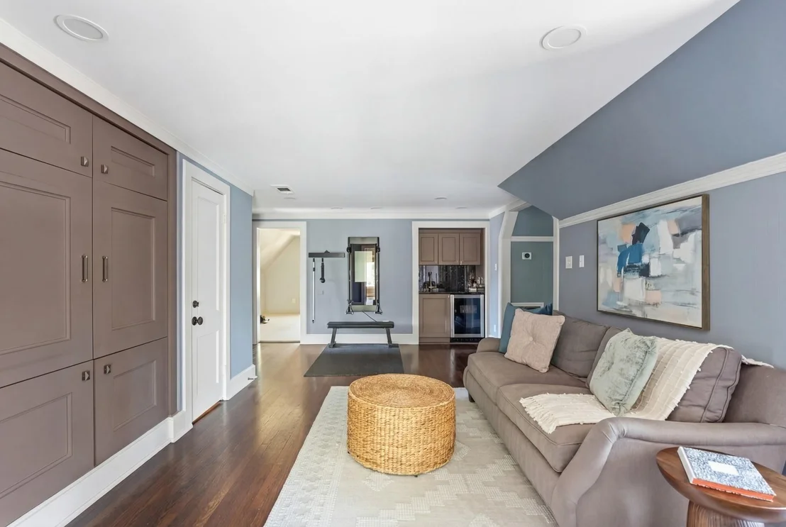 Photo of 2103 South Boulevard