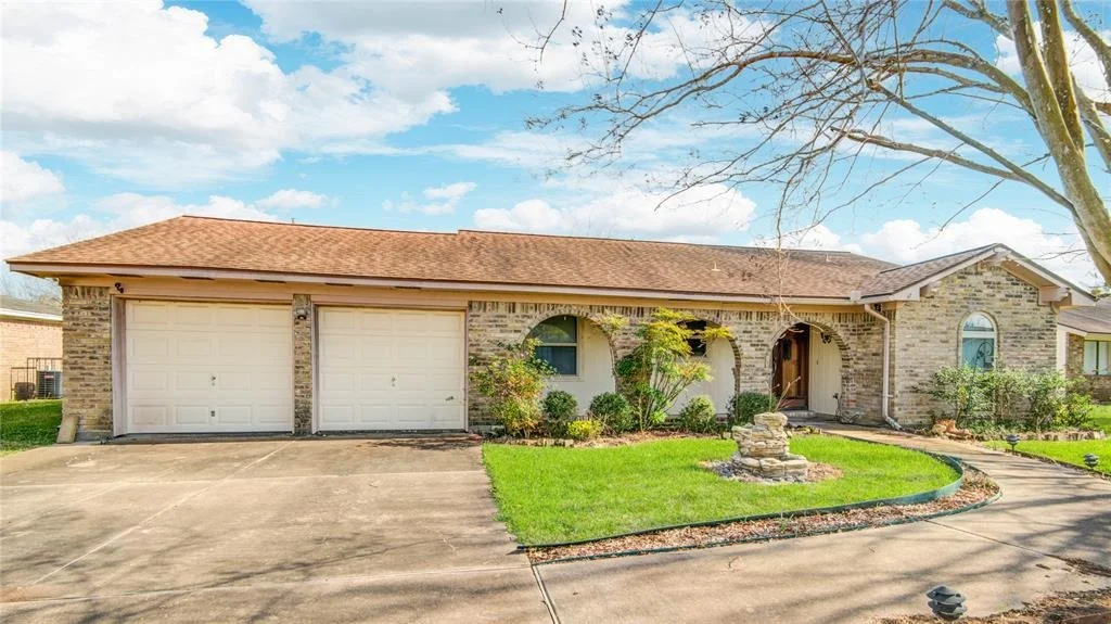 Photo of 223 Silverbell Circle