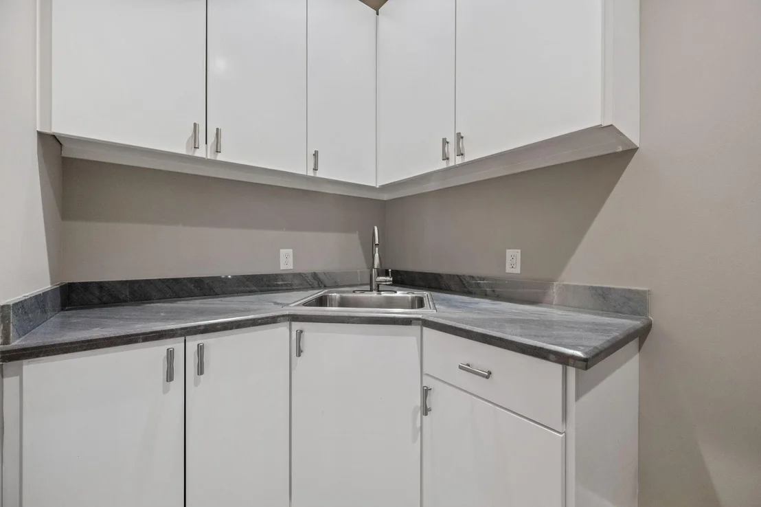 Photo of 2120 White Oak Drive