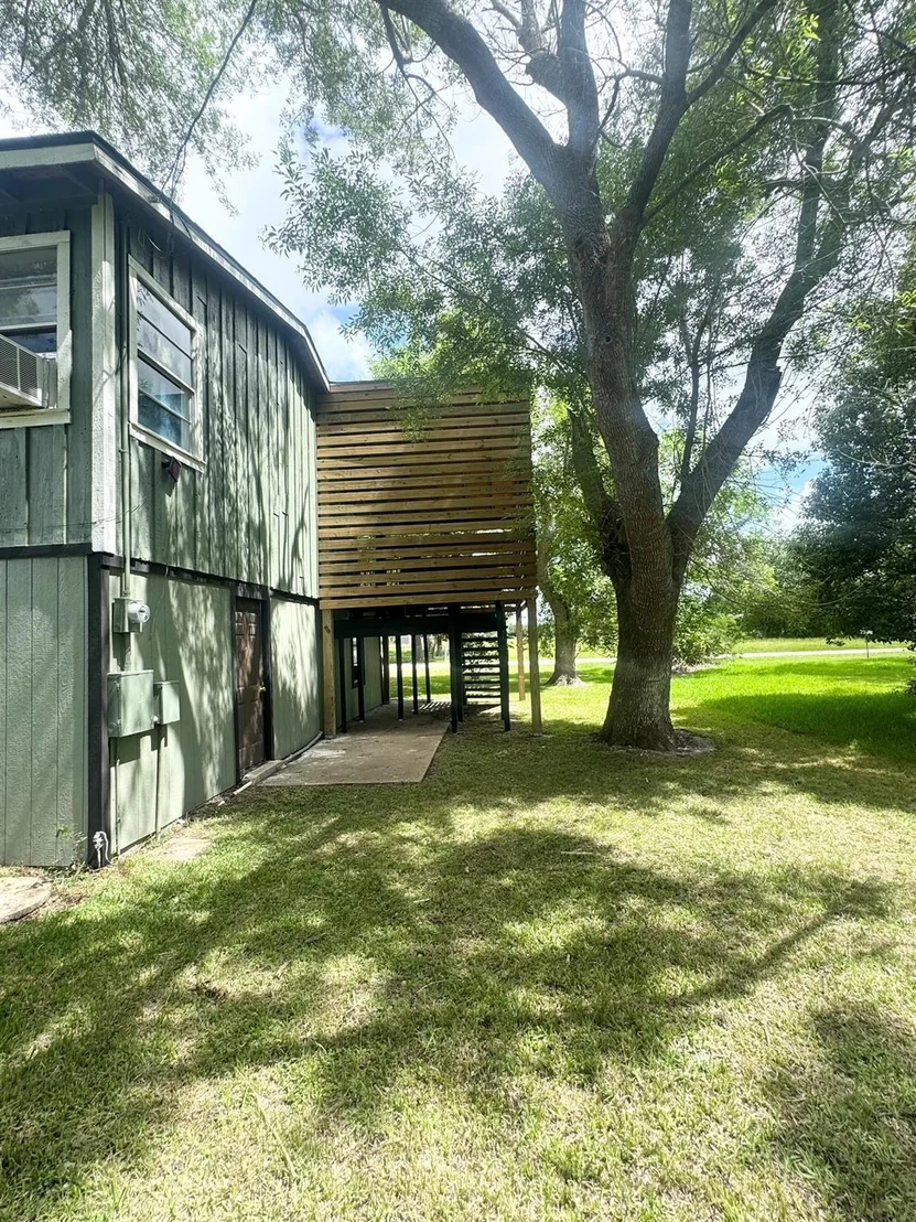 Photo of 788 Riverside Drive