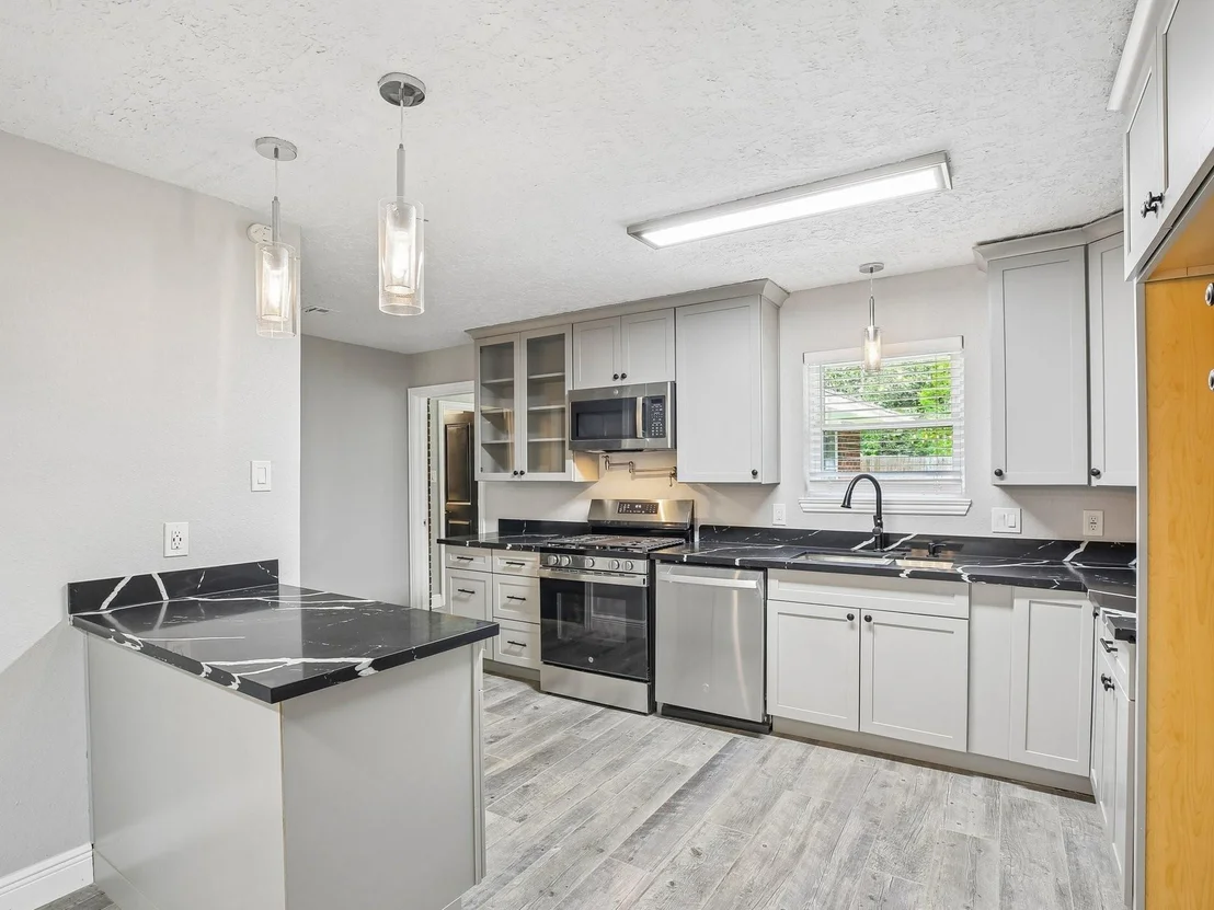 Photo of 2921 Oak Drive