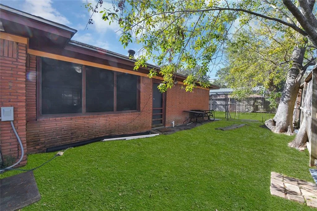 Photo of 2212 Helen Street