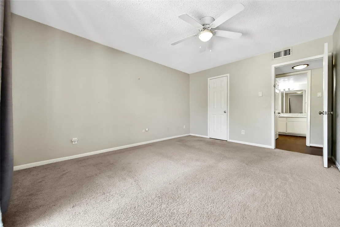 Photo of Unit 101 at 7575 Katy Freeway