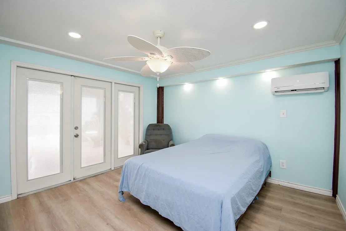 Photo of 2116 W Bayshore Drive