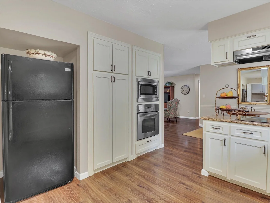Photo of 805 Bluebonnet Lane