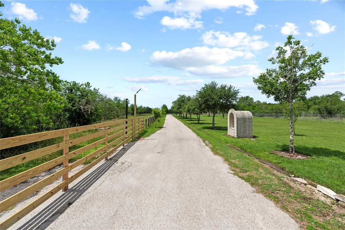 Photo of 523 Moore Bar Road