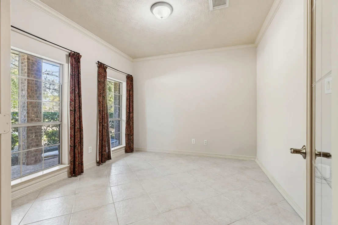 Photo of 8411 Middle Canyon Road