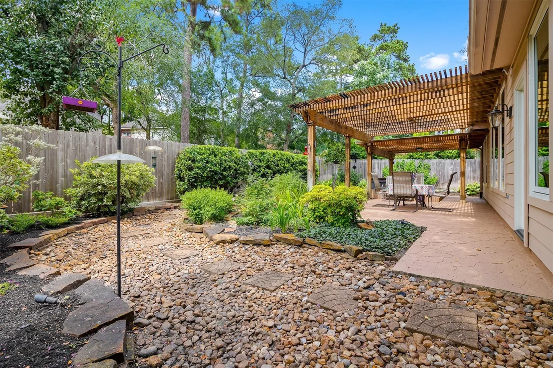 Photo of 122 S Evangeline Oaks Circle