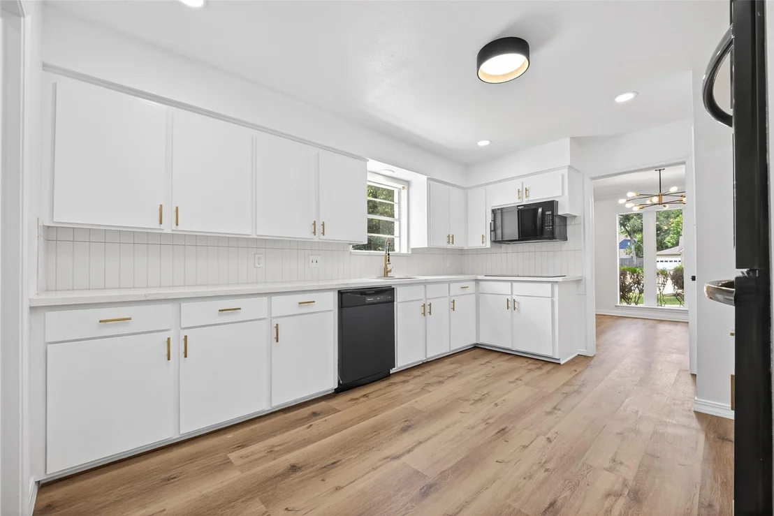 Photo of 1123 Suwanee Lane