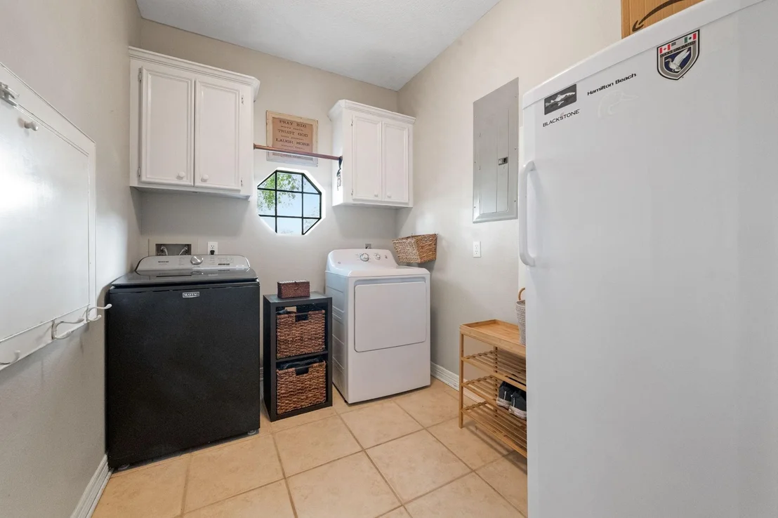 Photo of 302 River Oaks Drive