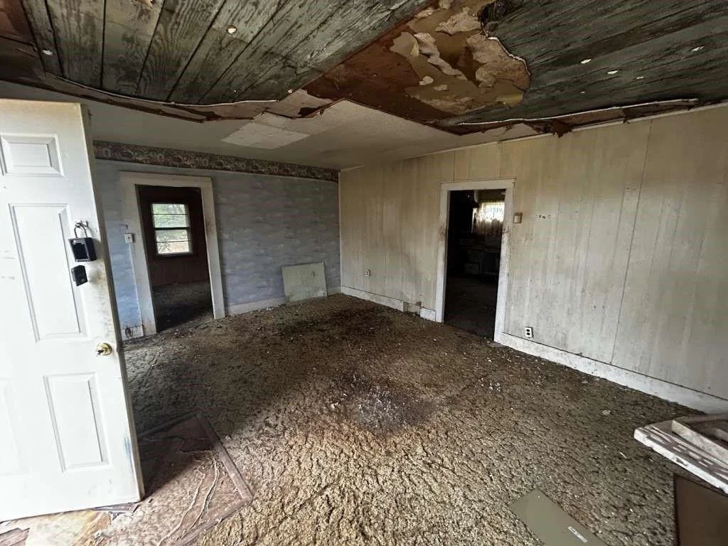 Photo of 323 W 6th Street