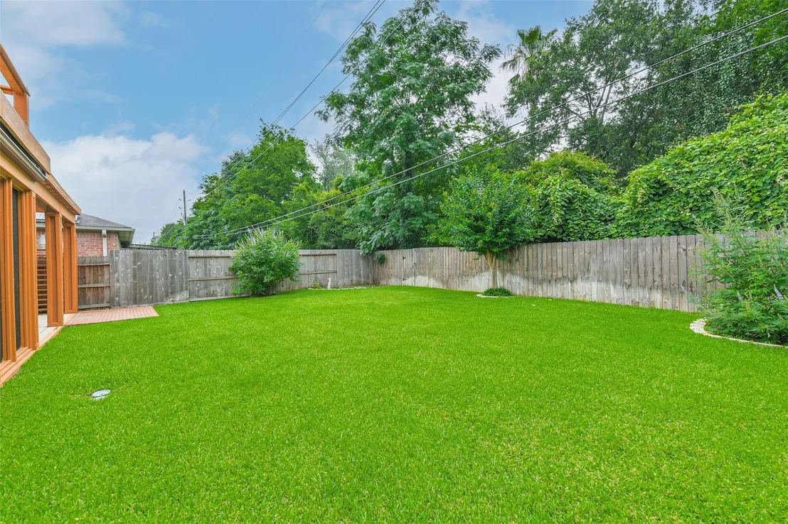 Photo of 21930 Willow Shadows Drive