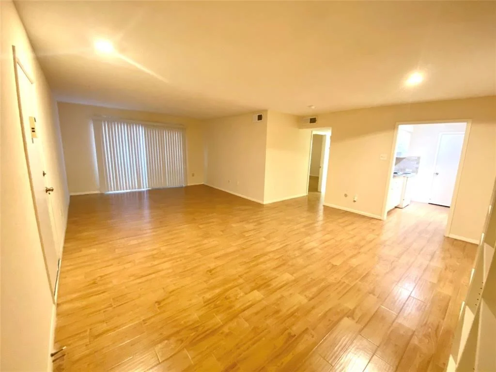 Photo of Unit 11 at 7575 Katy Freeway