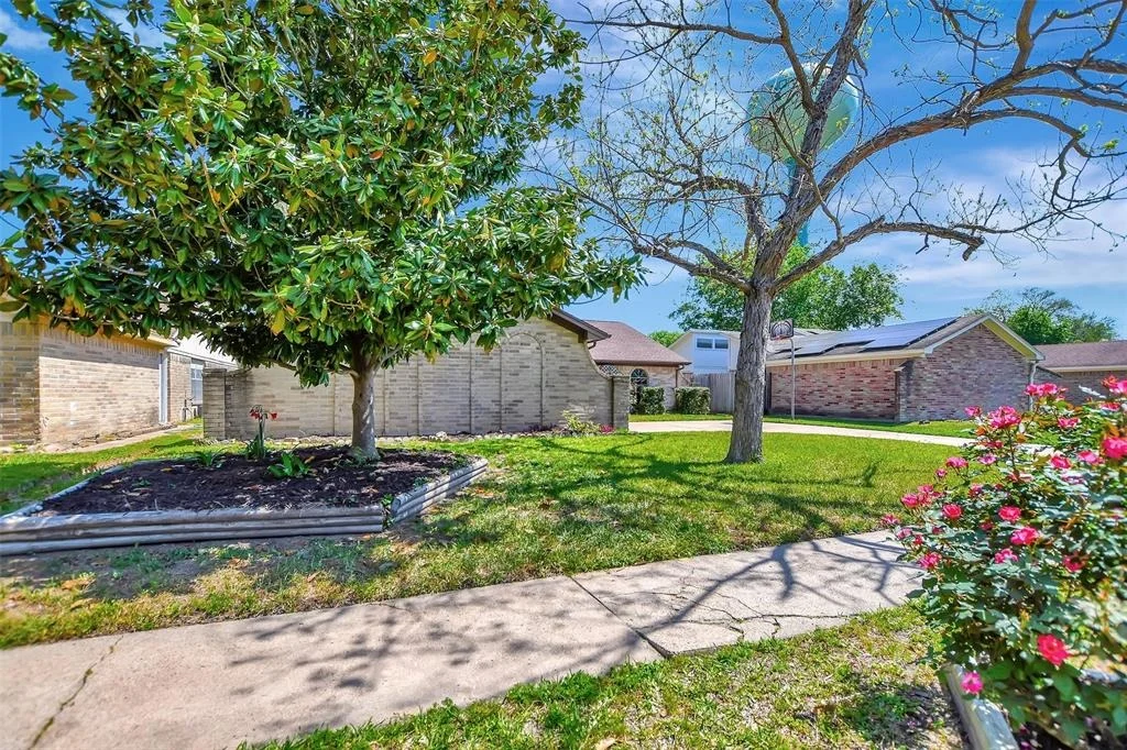 Photo of 6902 Desert Rose Lane