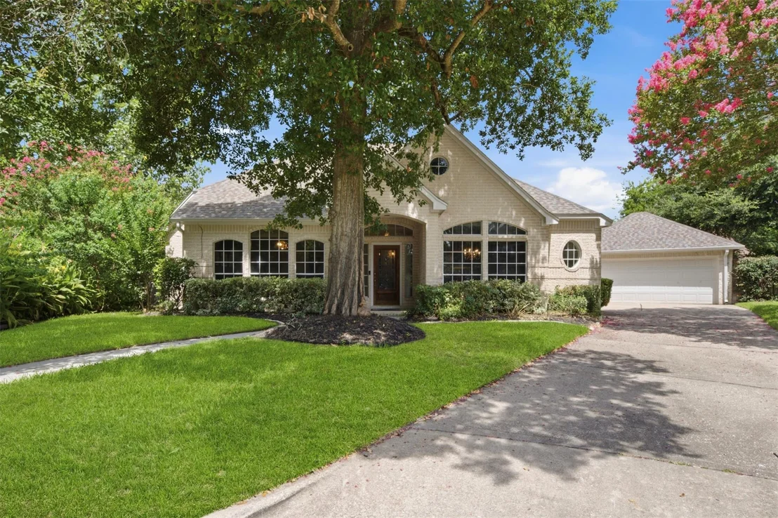 Photo of 7114 Centre Oaks Drive