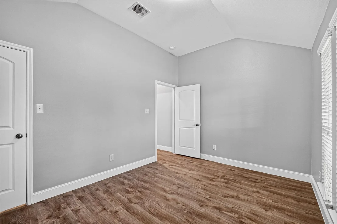 Photo of 5606 Walnut Glen Lane