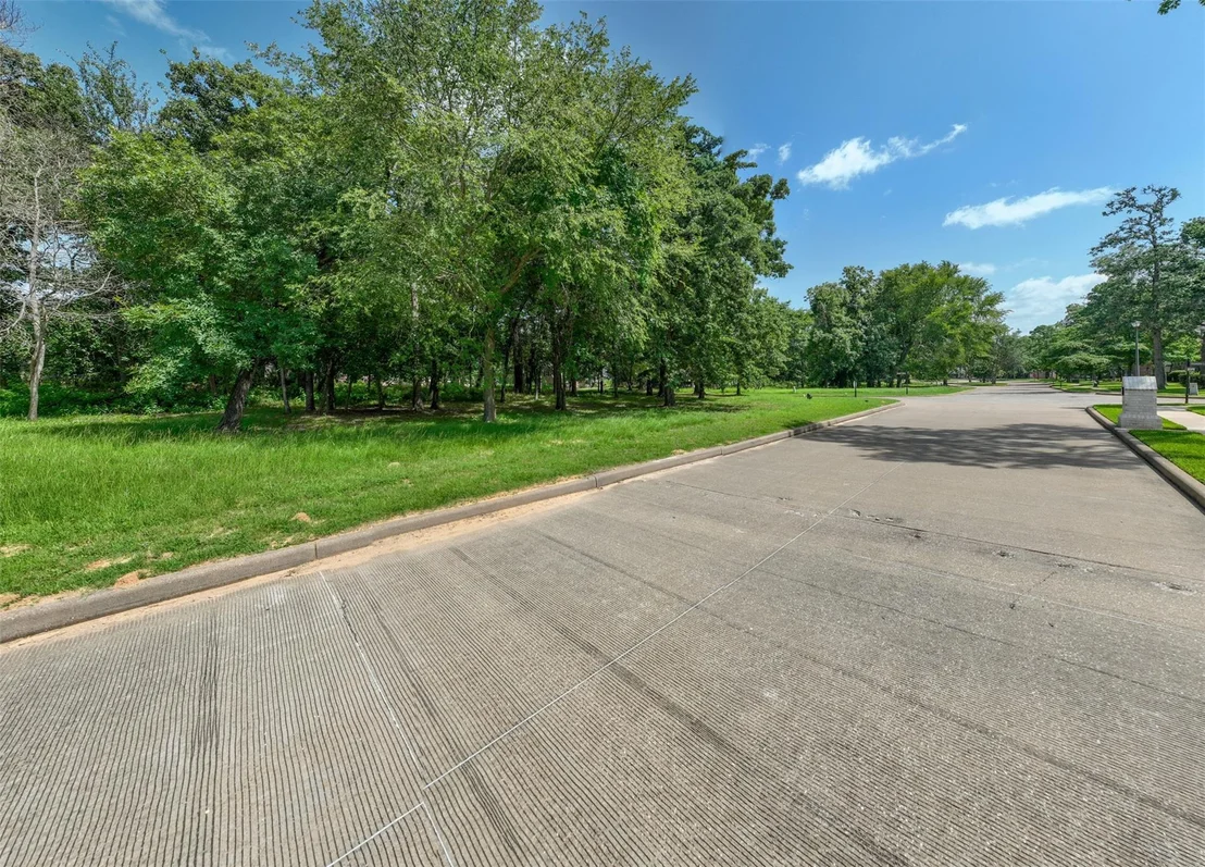 Photo of 160 Eagles Bluff Boulevard S
