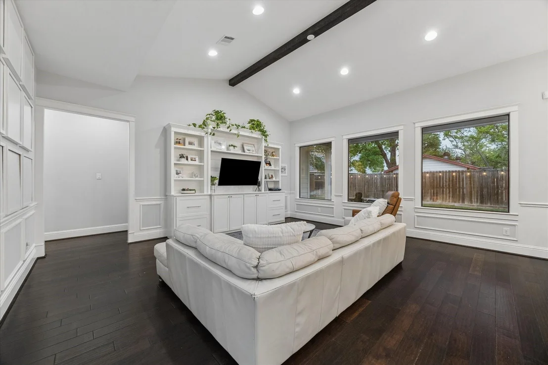 Photo of 1418 Chamboard Lane