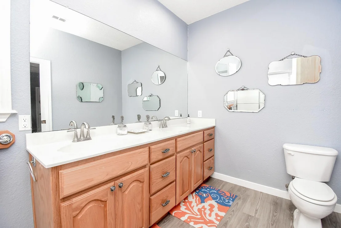 Photo of 1504 W Bayshore Drive